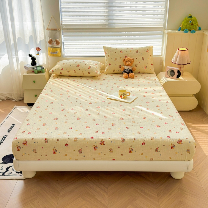 91家纺网 家纺一手货源 找家纺 梵朴 2026新款A类泡芙棉云感木棉邹邹纱双层纱床笠三件套 星星玩偶黄