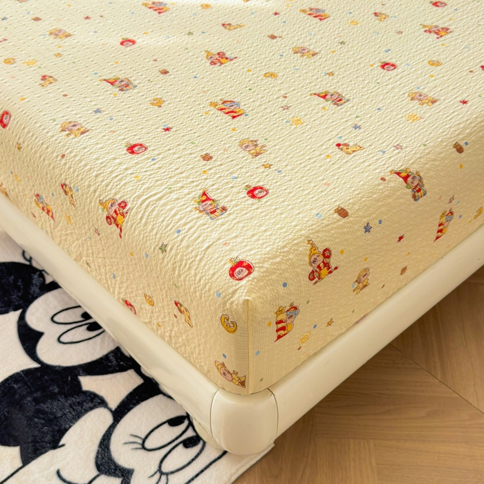 91家纺网 家纺一手货源 找家纺 梵朴 2026新款A类泡芙棉云感木棉邹邹纱双层纱床笠三件套 星星玩偶黄