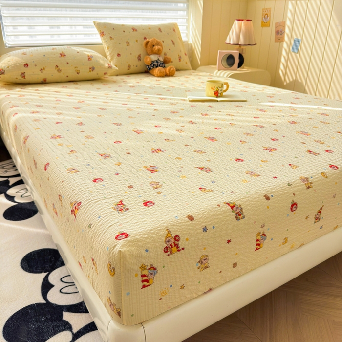 91家纺网 家纺一手货源 找家纺 梵朴 2026新款A类泡芙棉云感木棉邹邹纱双层纱床笠三件套 星星玩偶黄