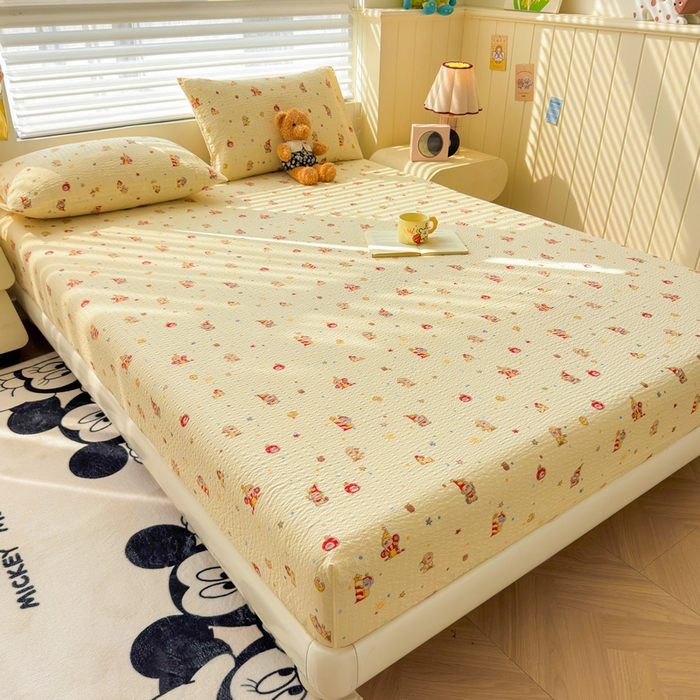 91家纺网 家纺一手货源 找家纺 梵朴 2026新款A类泡芙棉云感木棉邹邹纱双层纱床笠三件套 星星玩偶黄