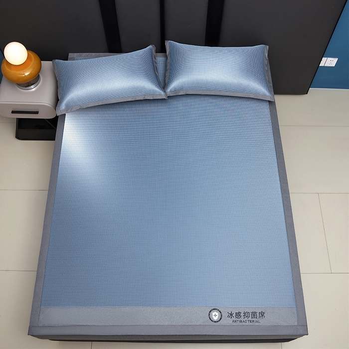 91家纺网 家纺一手货源 找家纺 铺尚美家纺 2026 新款A类复合加厚三明治抗菌碳光冰丝席子凉席三件套 抗菌碳光水丝席床单款-天蓝