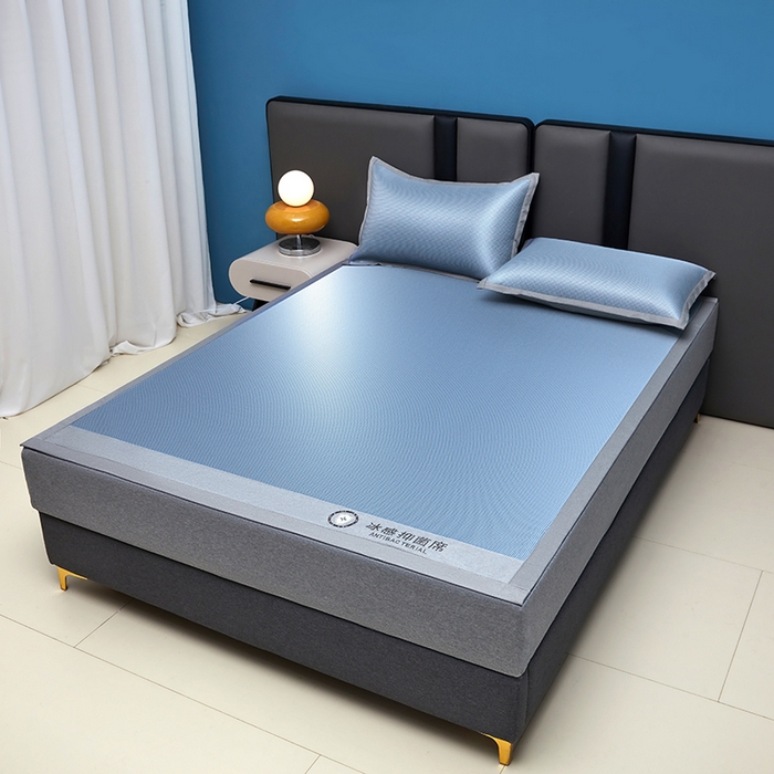 91家纺网 家纺一手货源 找家纺 铺尚美家纺 2026 新款A类复合加厚三明治抗菌碳光冰丝席子凉席三件套 抗菌碳光水丝席床单款-天蓝