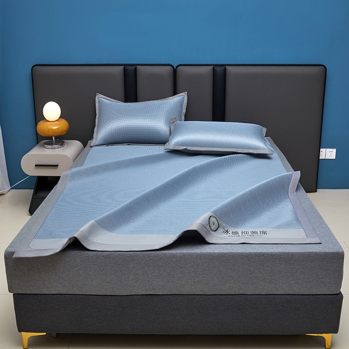 91家纺网 家纺一手货源 找家纺 铺尚美家纺 2026 新款A类复合加厚三明治抗菌碳光冰丝席子凉席三件套 抗菌碳光水丝席床单款-天蓝