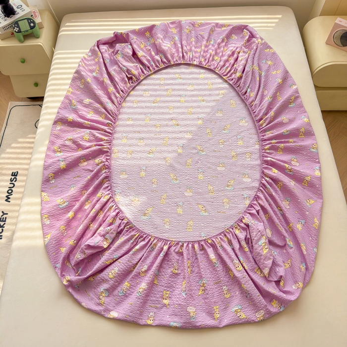 91家纺网 家纺一手货源 找家纺 梵朴 2026新款A类泡芙棉云感木棉邹邹纱双层纱床笠三件套 星星玩偶紫