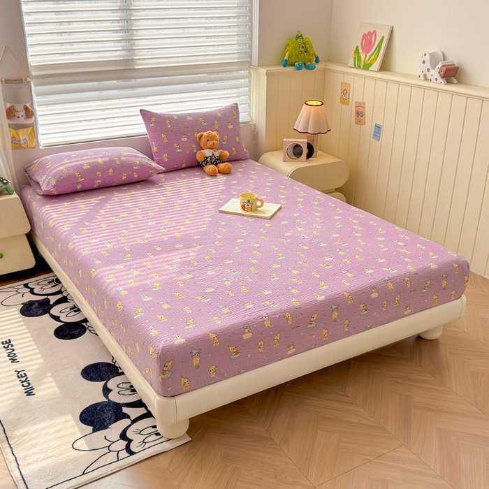 91家纺网 家纺一手货源 找家纺 梵朴 2026新款A类泡芙棉云感木棉邹邹纱双层纱床笠三件套 星星玩偶紫