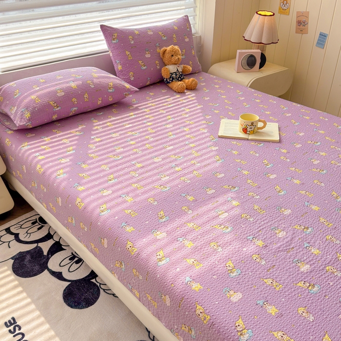 91家纺网 家纺一手货源 找家纺 梵朴 2026新款A类泡芙棉云感木棉邹邹纱双层纱床笠三件套 星星玩偶紫