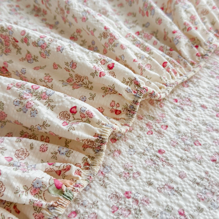 91家纺网 家纺一手货源 找家纺 梵朴 2026新款A类泡芙棉云感木棉邹邹纱双层纱床笠三件套 紫花免