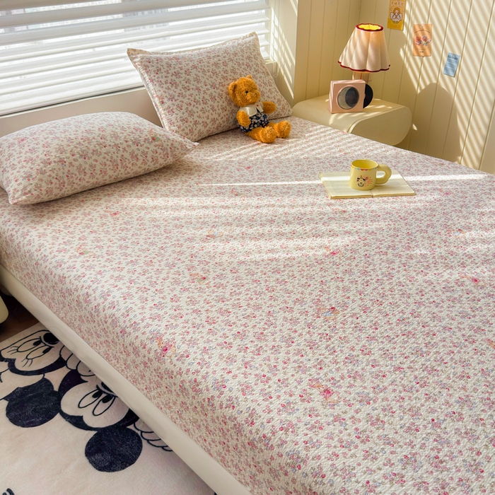 91家纺网 家纺一手货源 找家纺 梵朴 2026新款A类泡芙棉云感木棉邹邹纱双层纱床笠三件套 紫花免