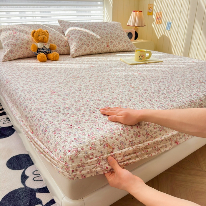 91家纺网 家纺一手货源 找家纺 梵朴 2026新款A类泡芙棉云感木棉邹邹纱双层纱床笠三件套 紫花免