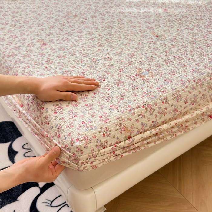 91家纺网 家纺一手货源 找家纺 梵朴 2026新款A类泡芙棉云感木棉邹邹纱双层纱床笠三件套 紫花免