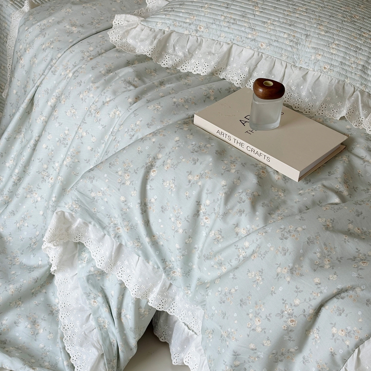 91家纺网 家纺一手货源 找家纺 满座家居 2026新款法式纯棉花边全棉床盖四件套小碎花田园风 幻境