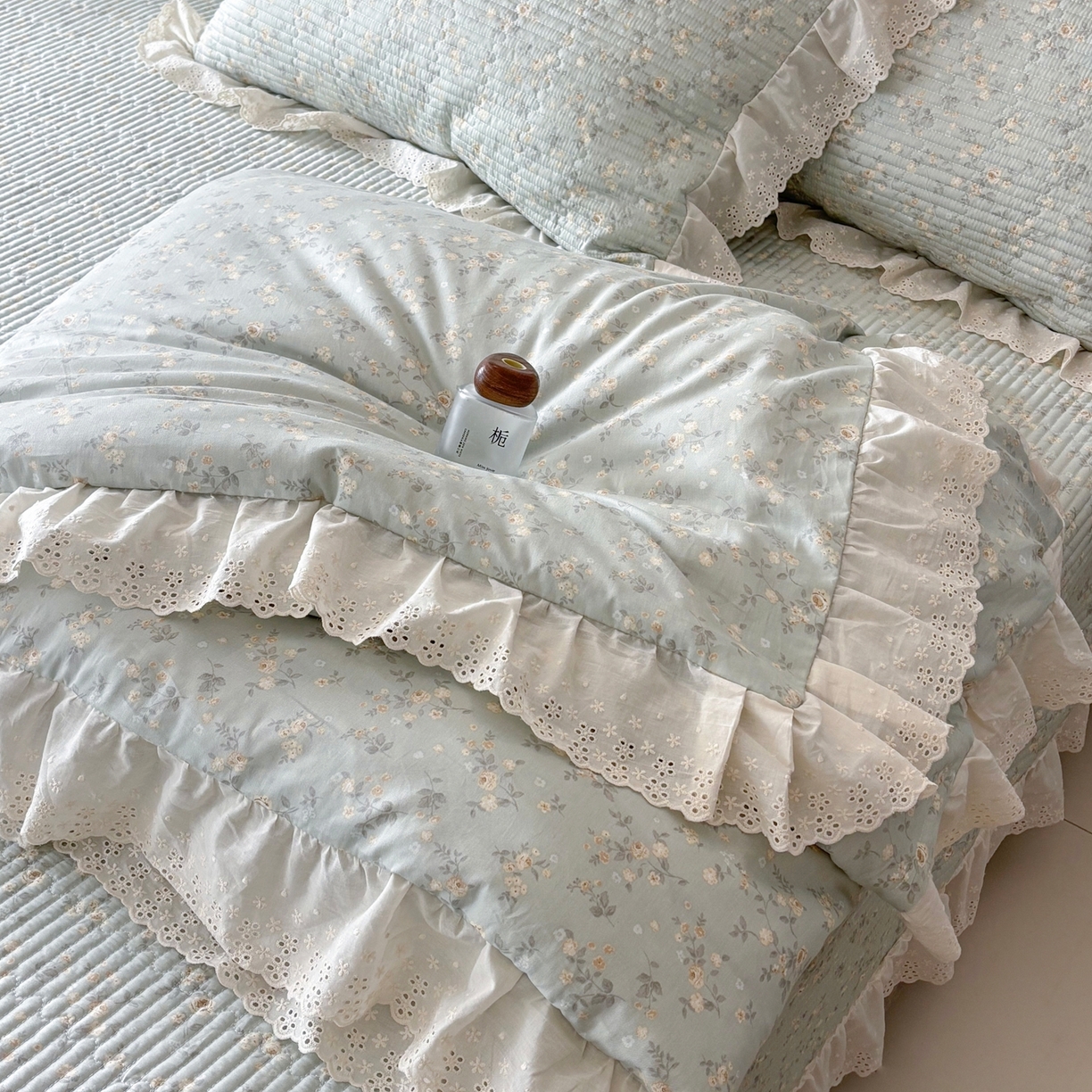 91家纺网 家纺一手货源 找家纺 满座家居 2026新款法式纯棉花边全棉床盖四件套小碎花田园风 幻境