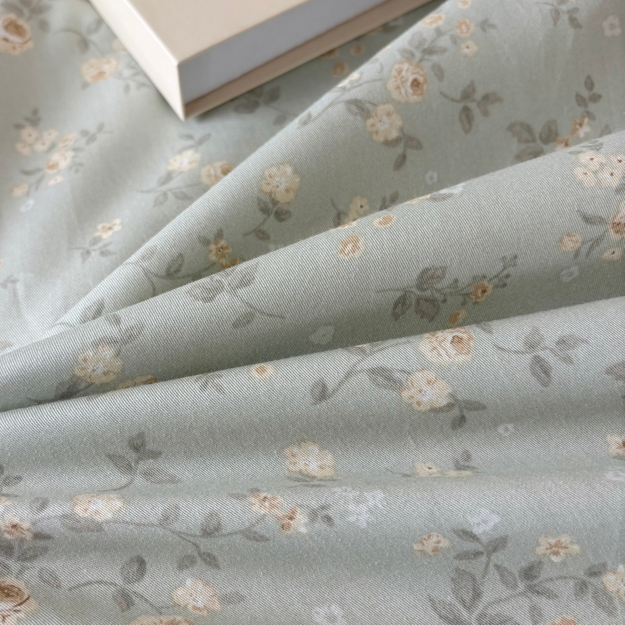 91家纺网 家纺一手货源 找家纺 满座家居 2026新款法式纯棉花边全棉床盖四件套小碎花田园风 幻境