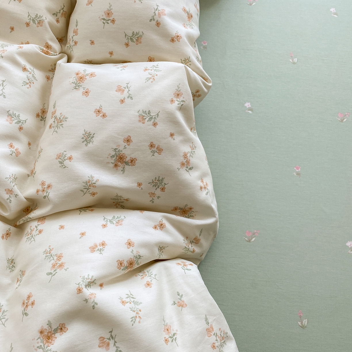 91家纺网 家纺一手货源 找家纺 钰锦铂2026新款直播爆款全棉四件套13070吊边床单一字绣印花纯棉三件套四件套 春茶弥香-桔