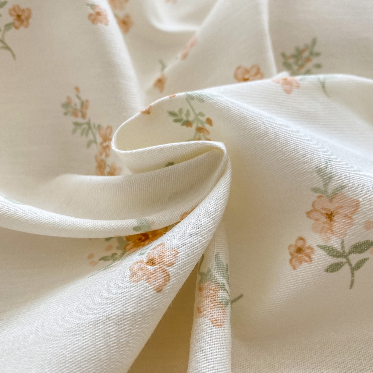 91家纺网 家纺一手货源 找家纺 钰锦铂2026新款直播爆款全棉四件套13070吊边床单一字绣印花纯棉三件套四件套 春茶弥香-桔