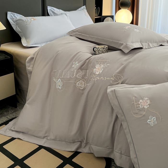 91家纺网 家纺一手货源 找家纺 AB家纺  2026年新款全棉绣花四件套—春妍 春妍-银灰