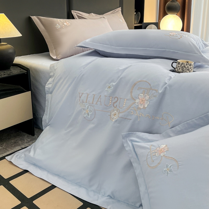 91家纺网 家纺一手货源 找家纺 AB家纺  2026年新款全棉绣花四件套—春妍 春妍-浅蓝