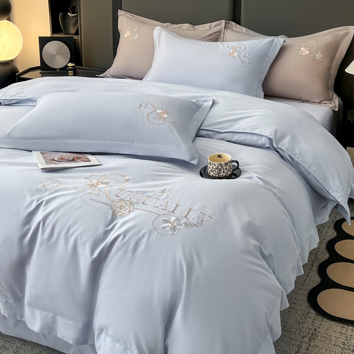 91家纺网 家纺一手货源 找家纺 AB家纺  2026年新款全棉绣花四件套—春妍 春妍-浅蓝