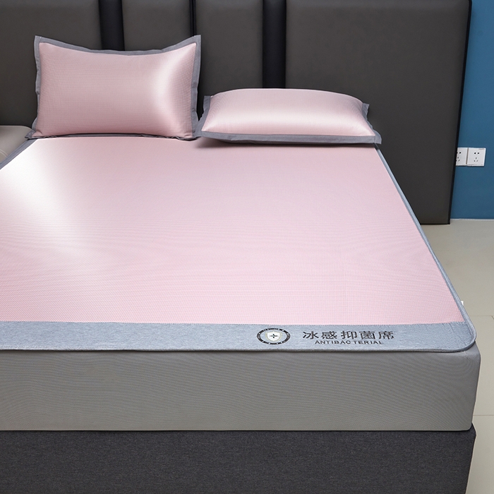 91家纺网 家纺一手货源 找家纺 铺尚美家纺 2026 新款A类复合加厚三明治抗菌碳光冰丝席子凉席三件套 抗菌碳光水丝席床笠款-樱花粉