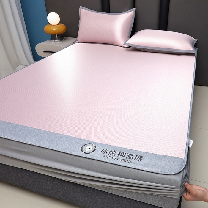 91家纺网 家纺一手货源 找家纺 铺尚美家纺 2026 新款A类复合加厚三明治抗菌碳光冰丝席子凉席三件套 抗菌碳光水丝席床笠款-樱花粉