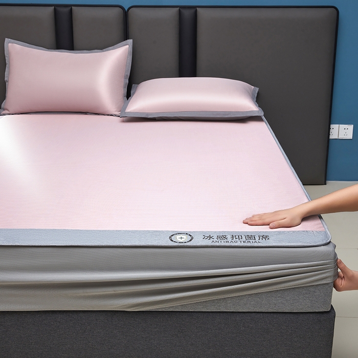 91家纺网 家纺一手货源 找家纺 铺尚美家纺 2026 新款A类复合加厚三明治抗菌碳光冰丝席子凉席三件套 抗菌碳光水丝席床笠款-樱花粉