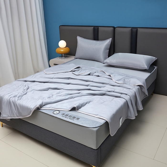 91家纺网 家纺一手货源 找家纺 铺尚美家纺 2026 新款A类复合加厚三明治抗菌碳光冰丝席子凉席三件套 抗菌碳光水丝席床笠款-绅士灰