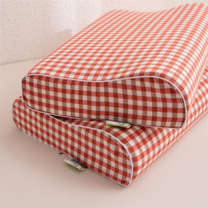 91家纺网 家纺一手货源 找家纺 仁宇枕业 2026新款全棉色织水洗棉儿童乳胶枕中老年成人乳胶枕头枕芯 无印风乳胶枕-蜜粉小格