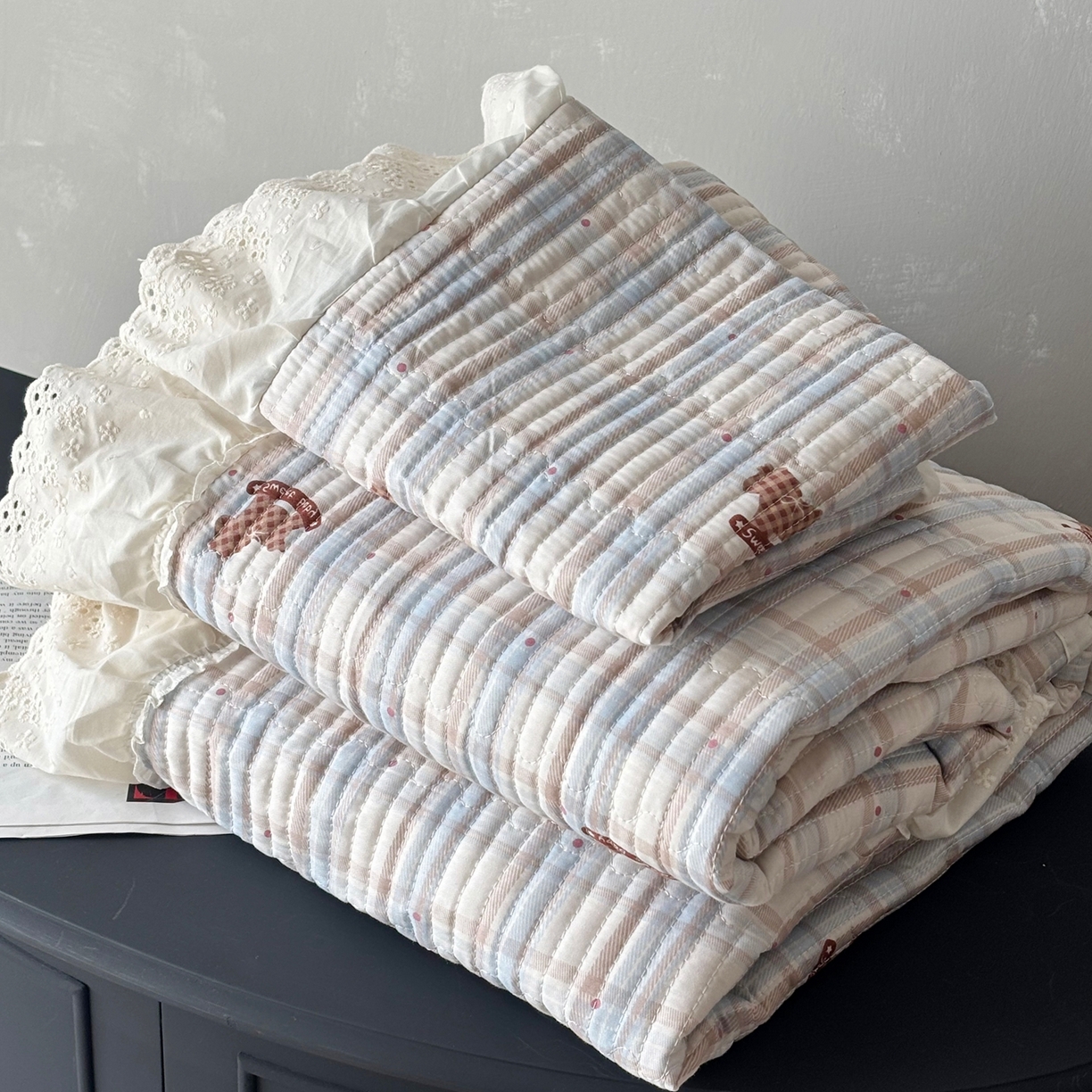 91家纺网 家纺一手货源 找家纺 满座家居 2026新款法式纯棉花边全棉床盖四件套小碎花田园风 木马