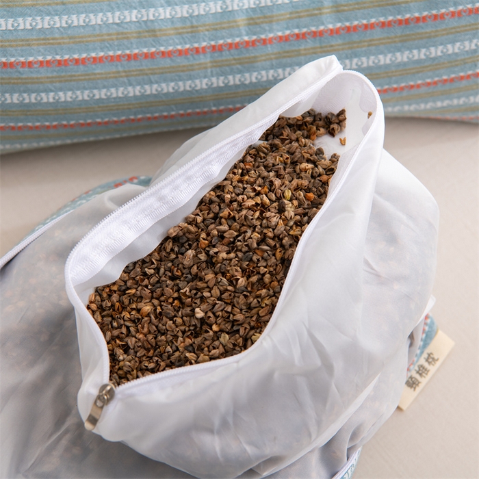 91家纺网 家纺一手货源 找家纺 仁宇枕业 2026新款全棉提花水洗棉条纹三角菱形荞麦护颈椎枕枕头枕芯 条纹三角荞麦枕-深蓝色