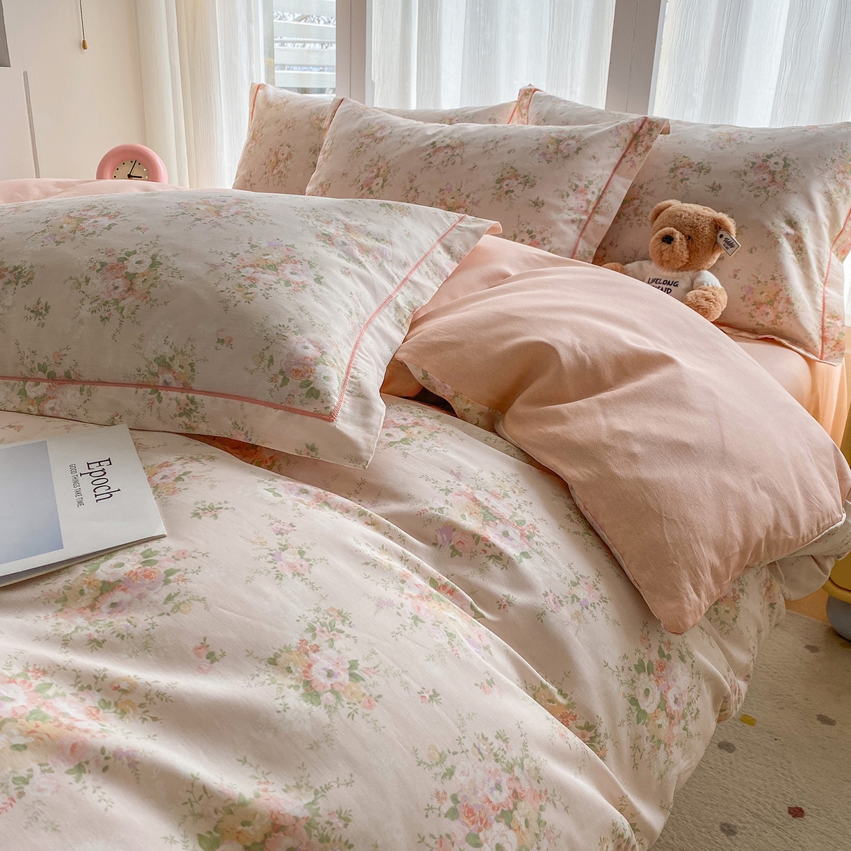 91家纺网 家纺一手货源 找家纺 钰锦铂2026新款直播爆款全棉四件套13070吊边床单一字绣印花纯棉三件套四件套 翩翩花语-粉