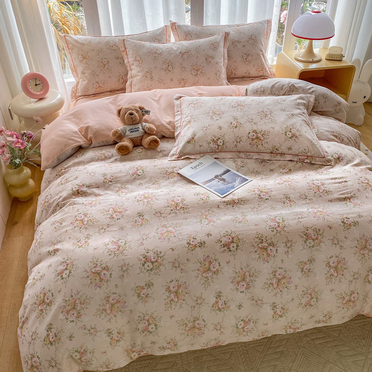 91家纺网 家纺一手货源 找家纺 钰锦铂2026新款直播爆款全棉四件套13070吊边床单一字绣印花纯棉三件套四件套 翩翩花语-粉