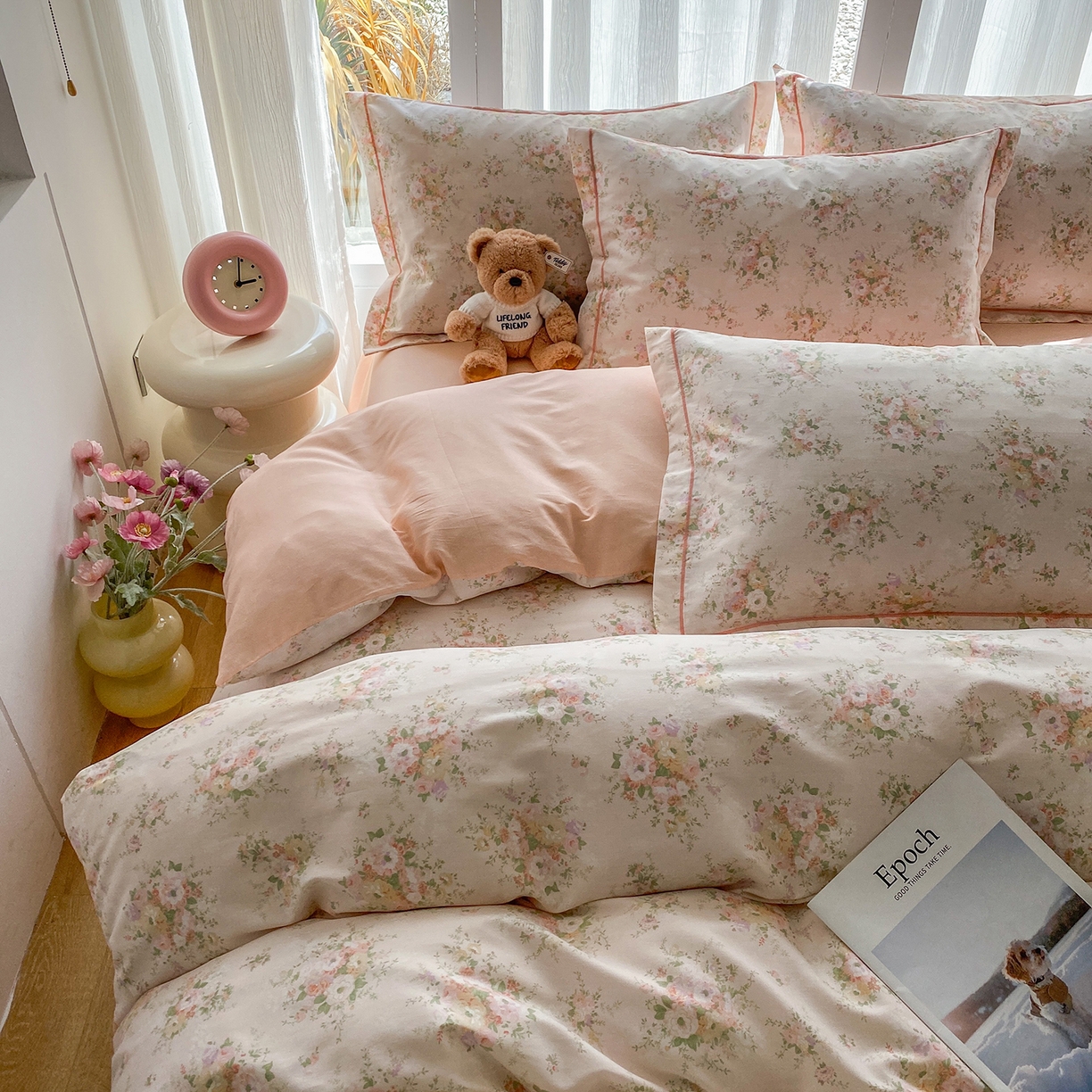 91家纺网 家纺一手货源 找家纺 钰锦铂2026新款直播爆款全棉四件套13070吊边床单一字绣印花纯棉三件套四件套 翩翩花语-粉