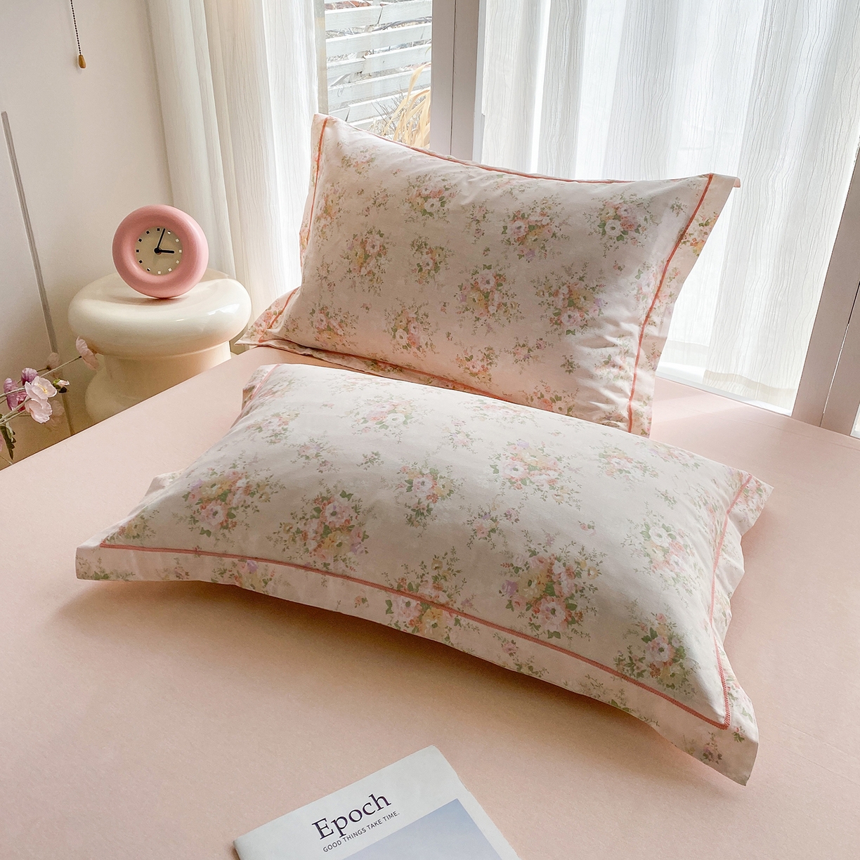 91家纺网 家纺一手货源 找家纺 钰锦铂2026新款直播爆款全棉四件套13070吊边床单一字绣印花纯棉三件套四件套 翩翩花语-粉