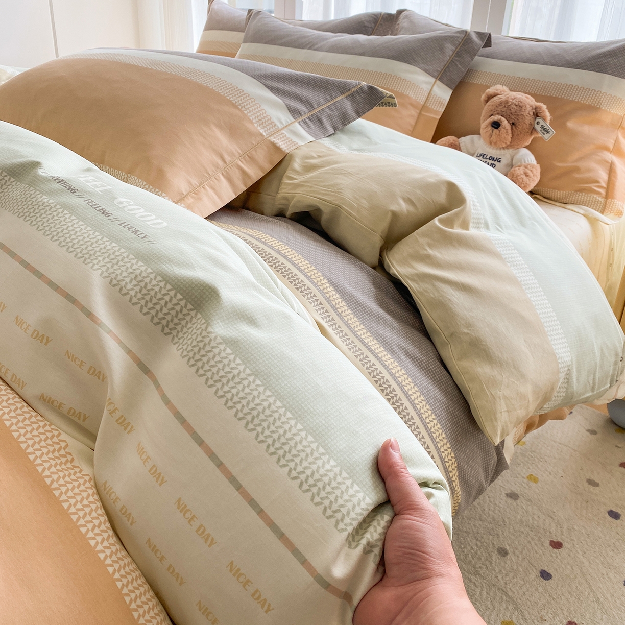 91家纺网 家纺一手货源 找家纺 钰锦铂2026新款直播爆款全棉四件套13070吊边床单一字绣印花纯棉三件套四件套 晴空月半—桔