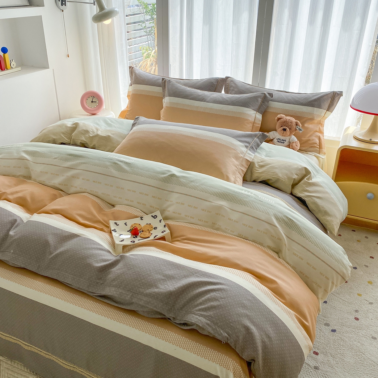 91家纺网 家纺一手货源 找家纺 钰锦铂2026新款直播爆款全棉四件套13070吊边床单一字绣印花纯棉三件套四件套 晴空月半—桔