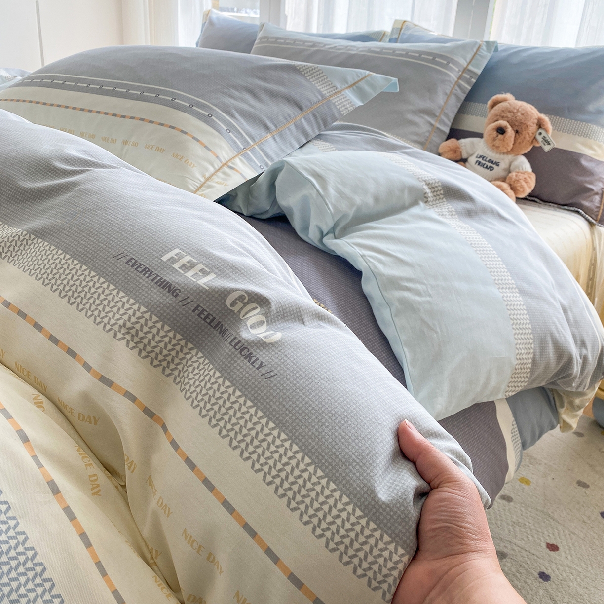 91家纺网 家纺一手货源 找家纺 钰锦铂2026新款直播爆款全棉四件套13070吊边床单一字绣印花纯棉三件套四件套 晴空月半—蓝