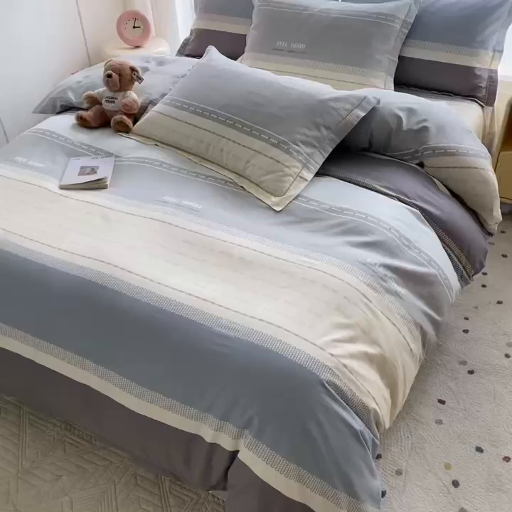 91家纺网 家纺一手货源 找家纺 钰锦铂2026新款直播爆款全棉四件套13070吊边床单一字绣印花纯棉三件套四件套 晴空月半—蓝