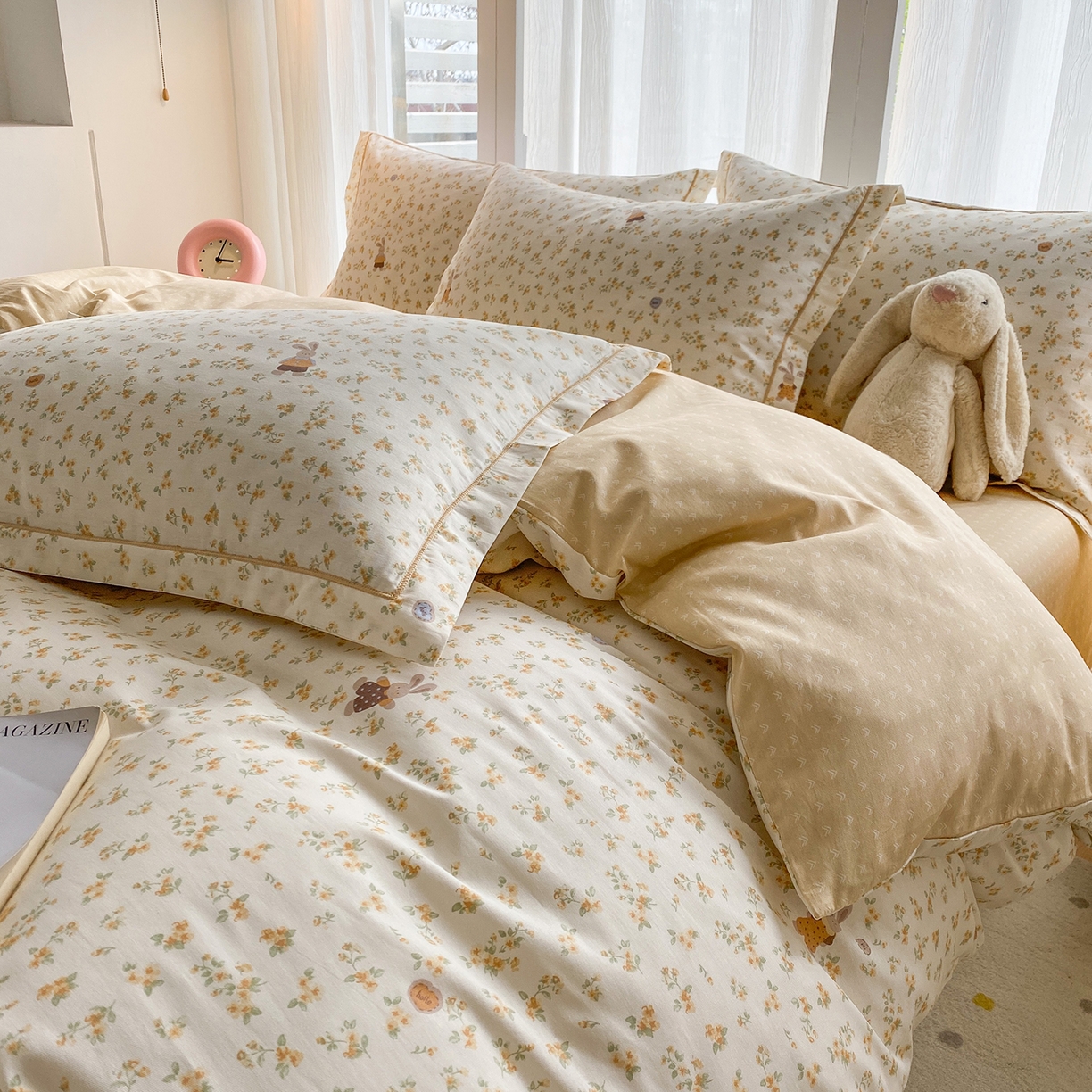 91家纺网 家纺一手货源 找家纺 钰锦铂2026新款直播爆款全棉四件套13070吊边床单一字绣印花纯棉三件套四件套 兔兔-咖