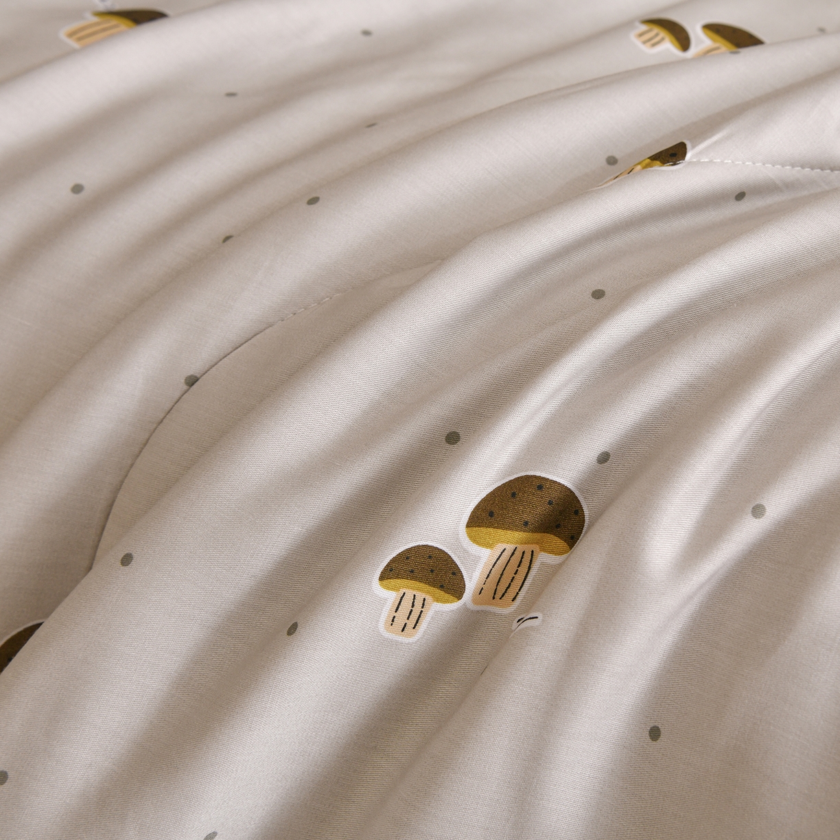 91家纺网 家纺一手货源 找家纺 金艾草 2026新款莫代尔天丝印花夏被床盖四件套三件套 蘑菇派