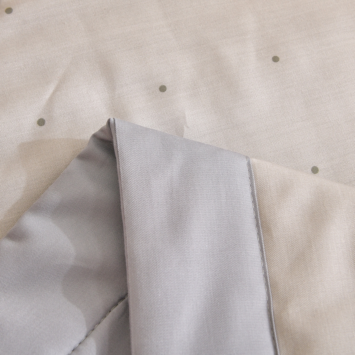 91家纺网 家纺一手货源 找家纺 金艾草 2026新款莫代尔天丝印花夏被床盖四件套三件套 蘑菇派