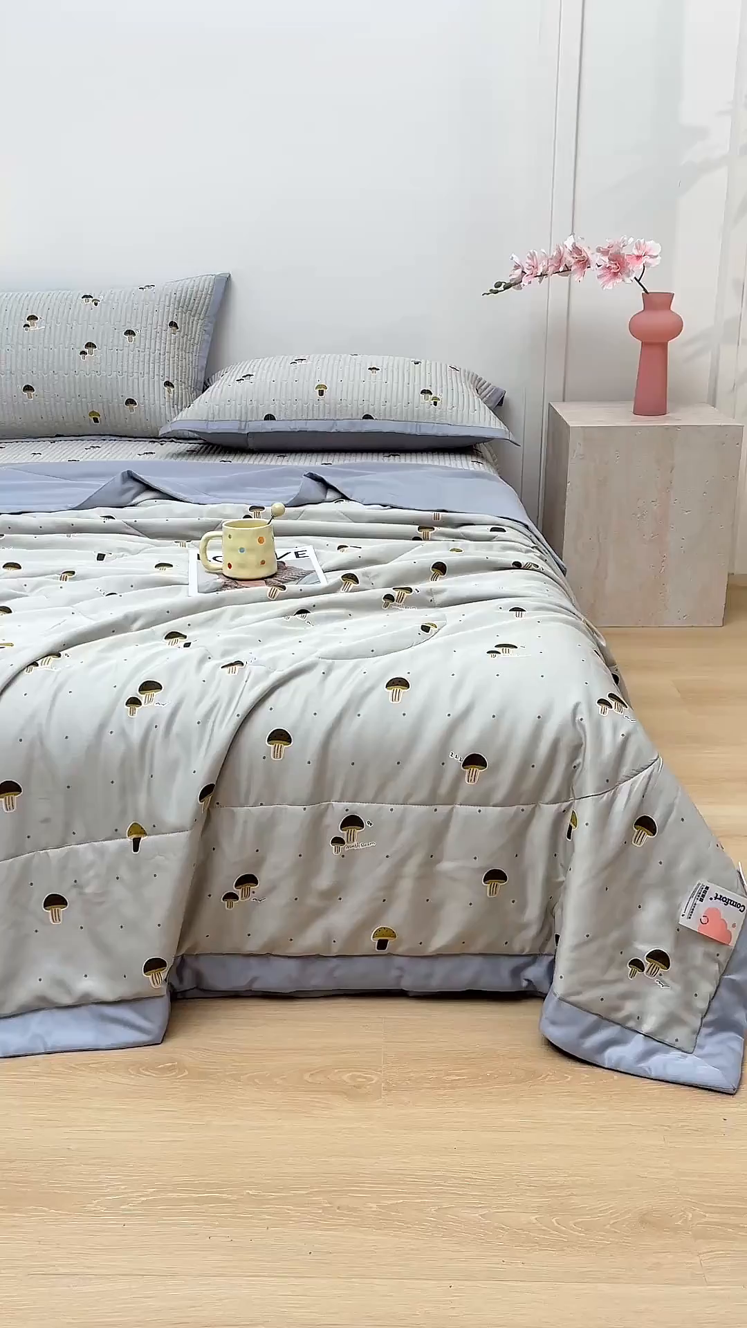 91家纺网 家纺一手货源 找家纺 金艾草 2026新款莫代尔天丝印花夏被床盖四件套三件套 蘑菇派