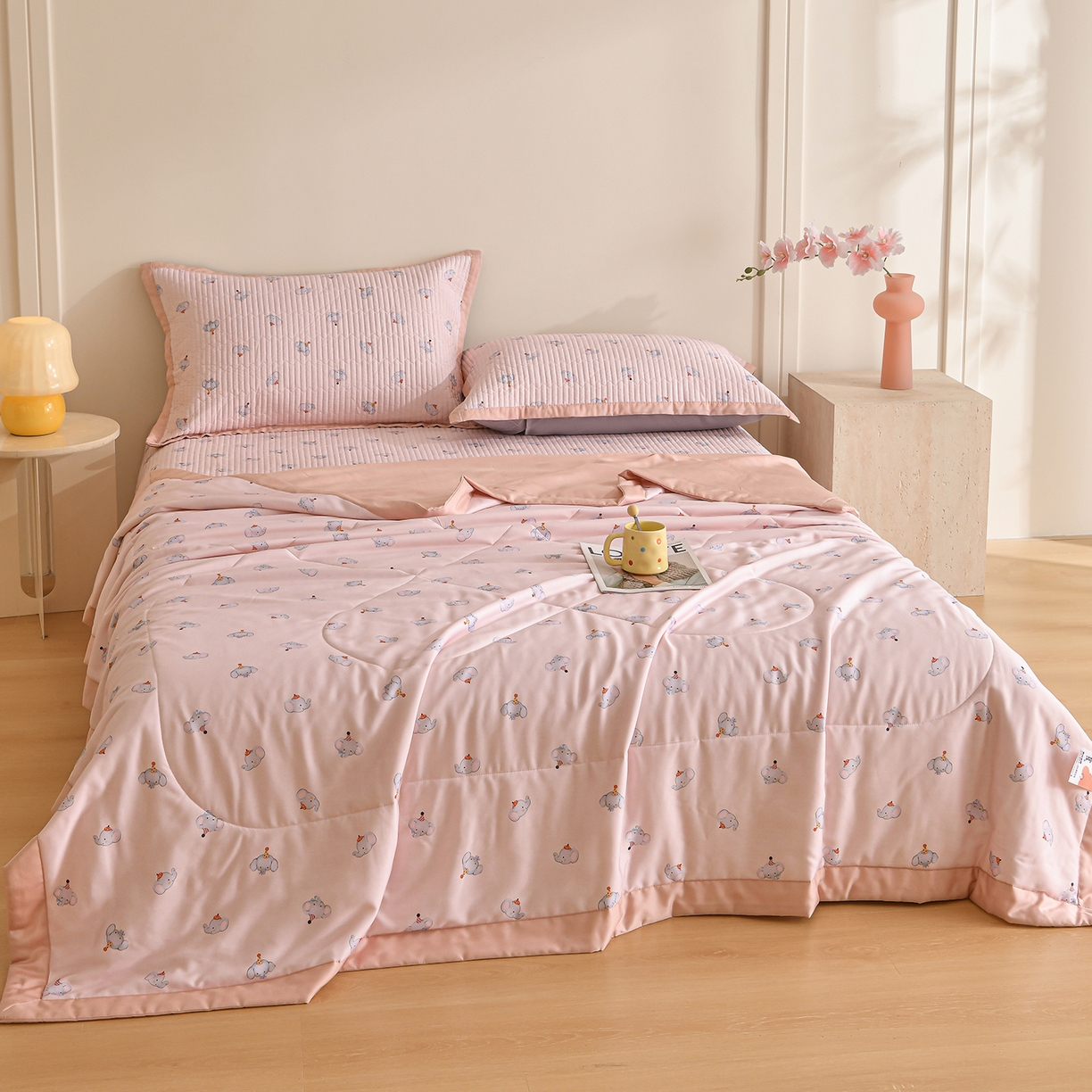 91家纺网 家纺一手货源 找家纺 金艾草 2026新款莫代尔天丝印花夏被床盖四件套三件套 粉色-小象