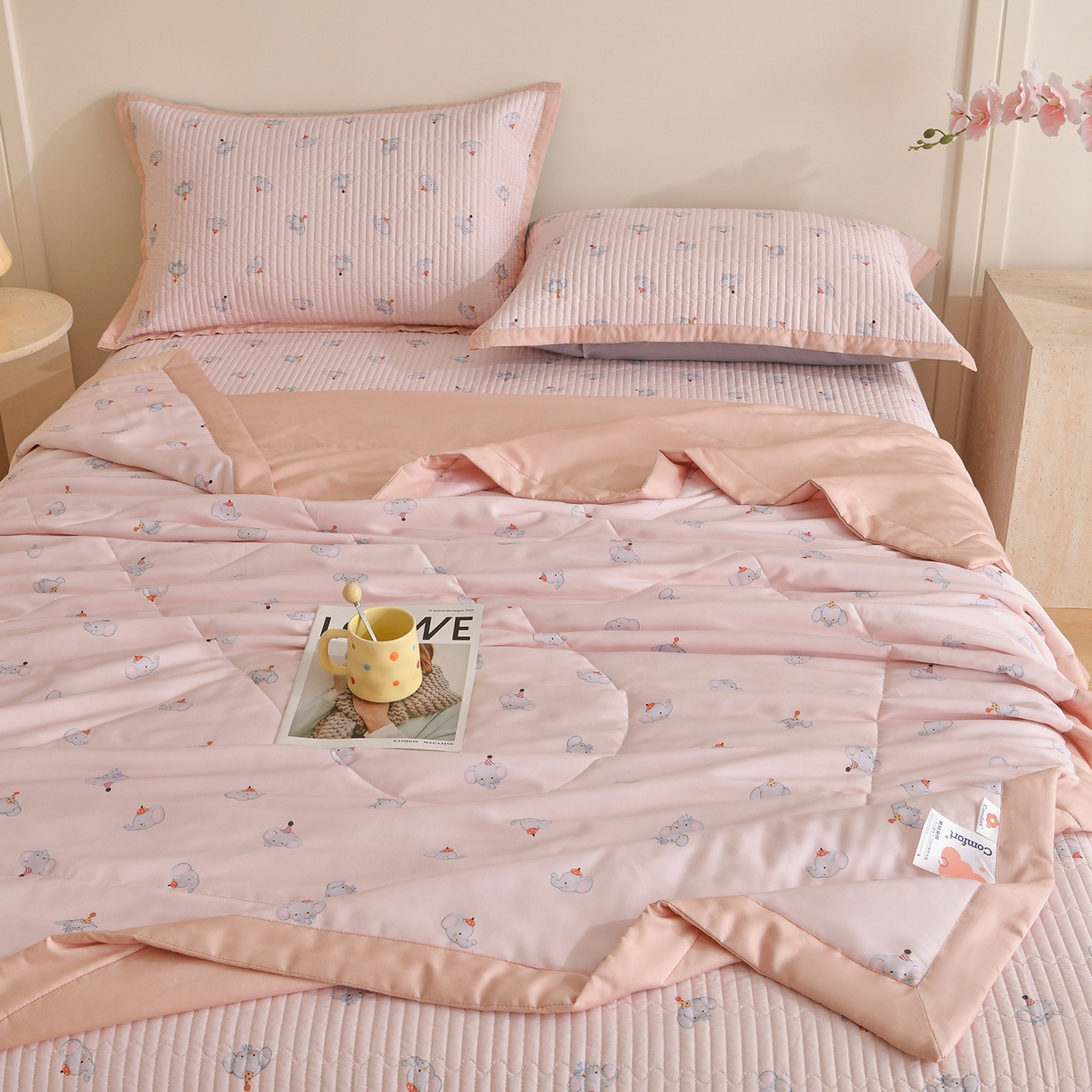 91家纺网 家纺一手货源 找家纺 金艾草 2026新款莫代尔天丝印花夏被床盖四件套三件套 粉色-小象