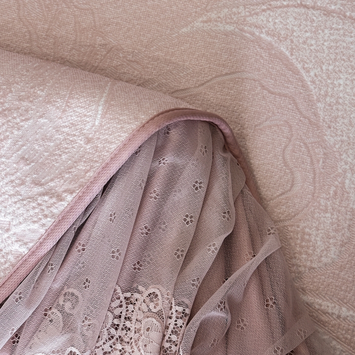 91家纺网 家纺一手货源 找家纺 布柔 2026新款PE床笠床裙凉席中分子双面提花复合凉豆豆软席二合一可机洗 花韵粉