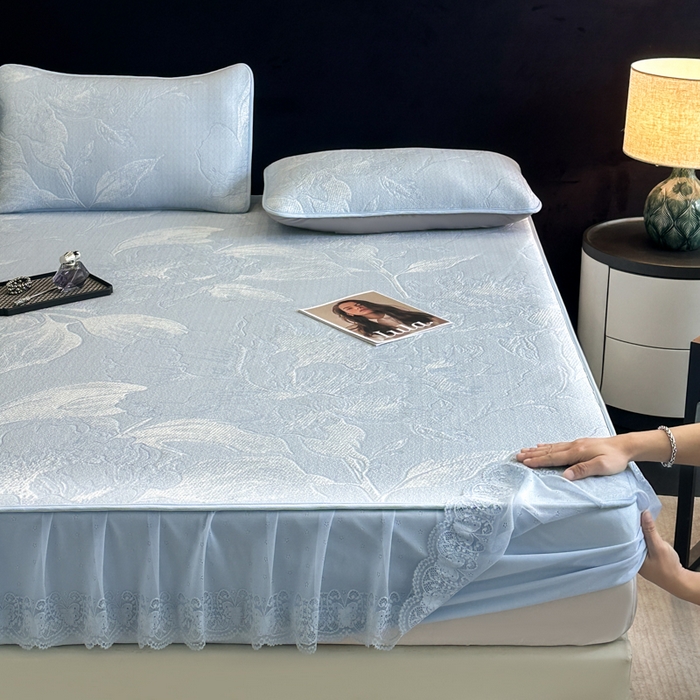 91家纺网 家纺一手货源 找家纺 布柔 2026新款PE床笠床裙凉席中分子双面提花复合凉豆豆软席二合一可机洗 花韵蓝