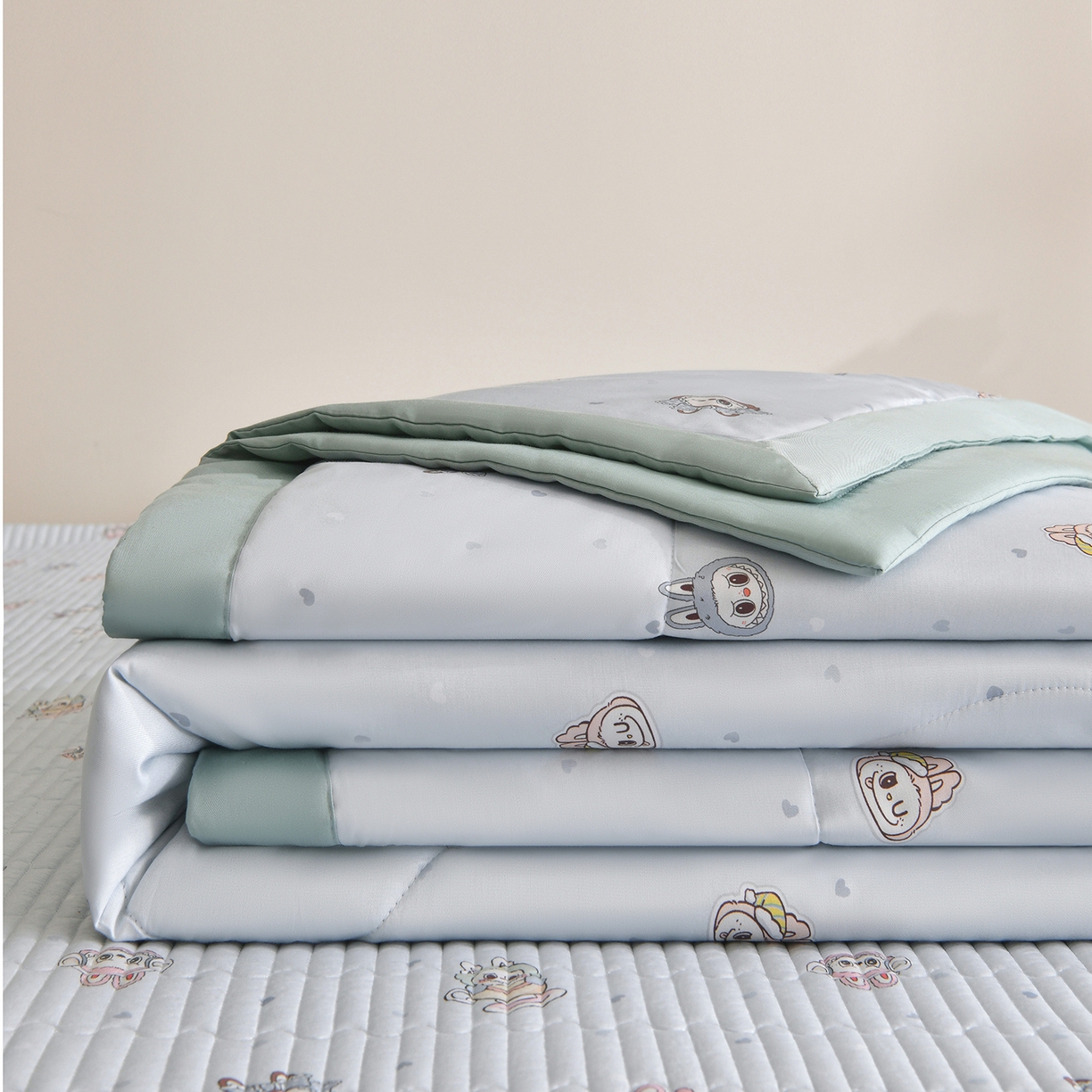 91家纺网 家纺一手货源 找家纺 金艾草 2026新款莫代尔天丝印花夏被床盖四件套三件套 拉布布-蓝