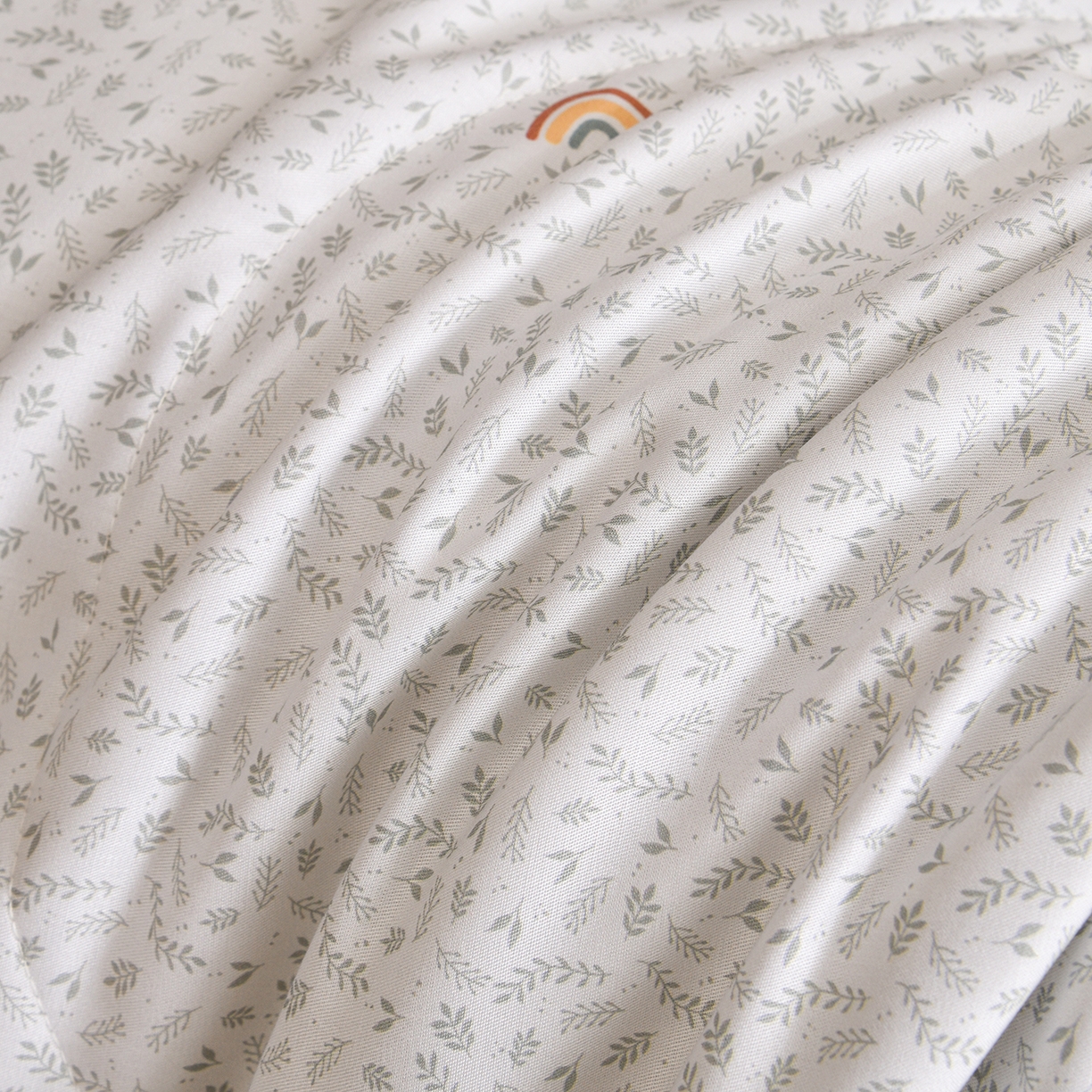 91家纺网 家纺一手货源 找家纺 金艾草 2026新款莫代尔天丝印花夏被床盖四件套三件套 森林奇遇