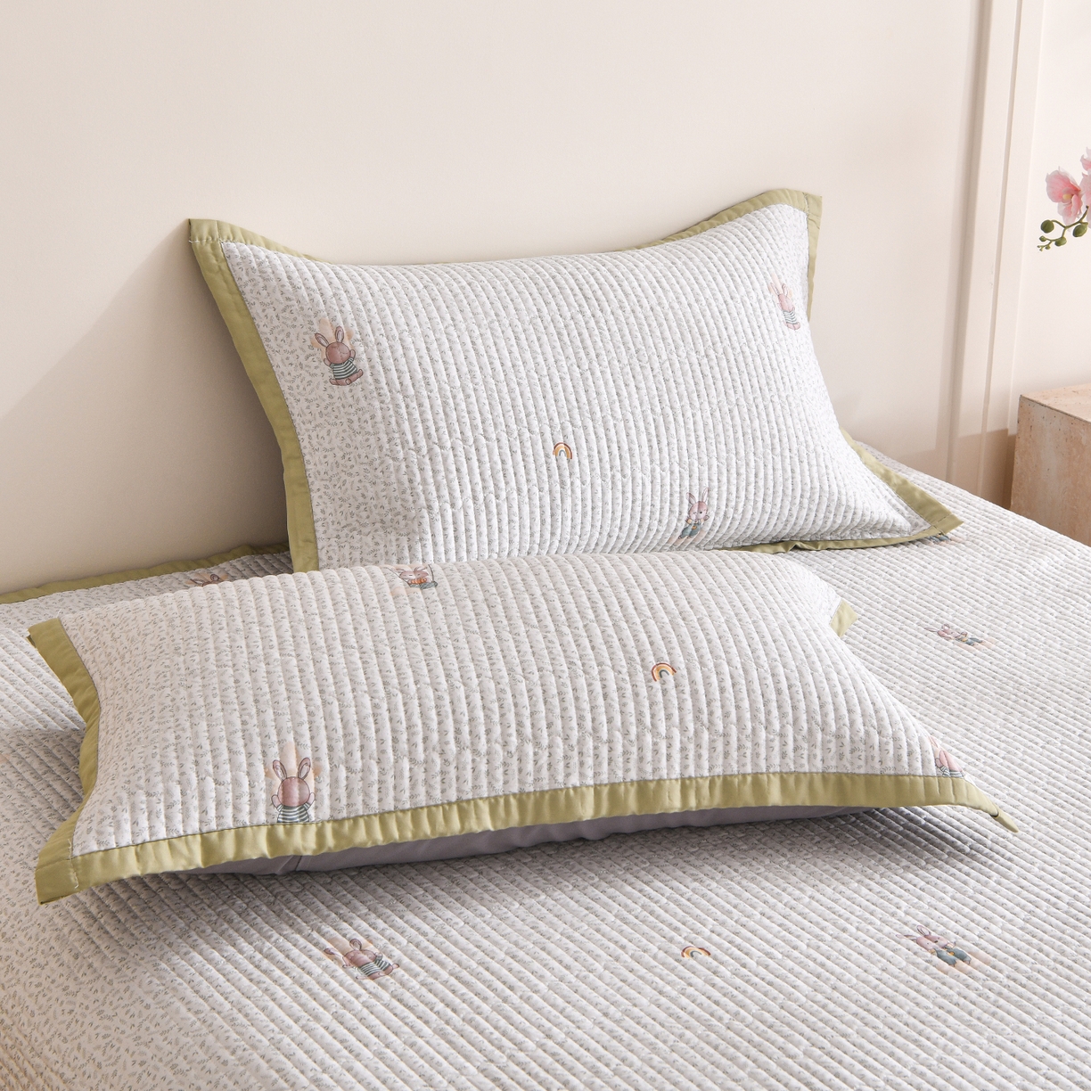 91家纺网 家纺一手货源 找家纺 金艾草 2026新款莫代尔天丝印花夏被床盖四件套三件套 森林奇遇