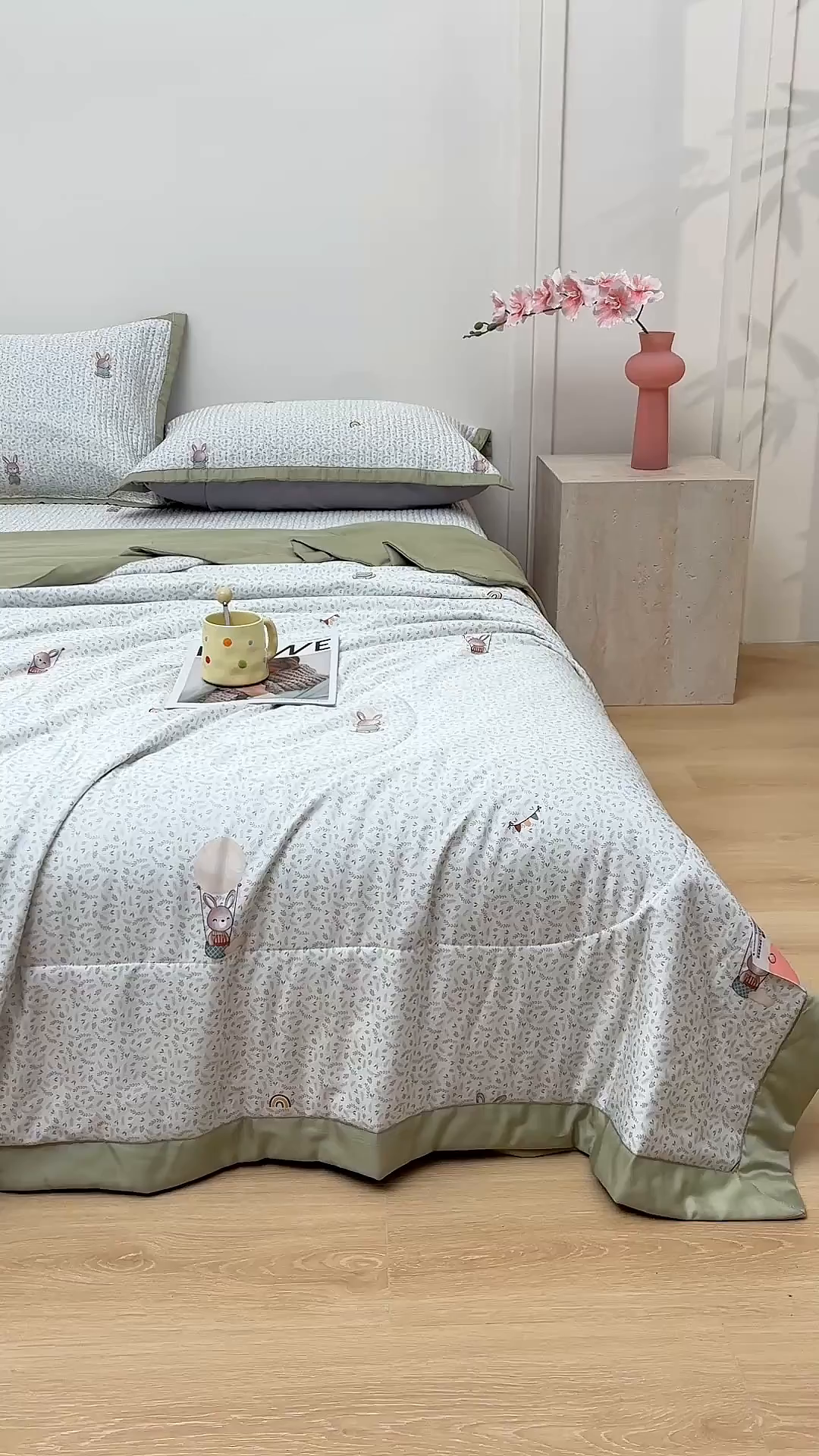 91家纺网 家纺一手货源 找家纺 金艾草 2026新款莫代尔天丝印花夏被床盖四件套三件套 森林奇遇