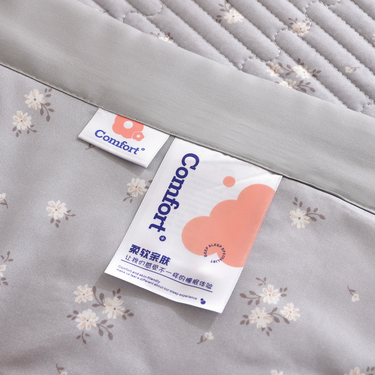 91家纺网 家纺一手货源 找家纺 金艾草 2026新款莫代尔天丝印花夏被床盖四件套三件套 山茶花-灰色